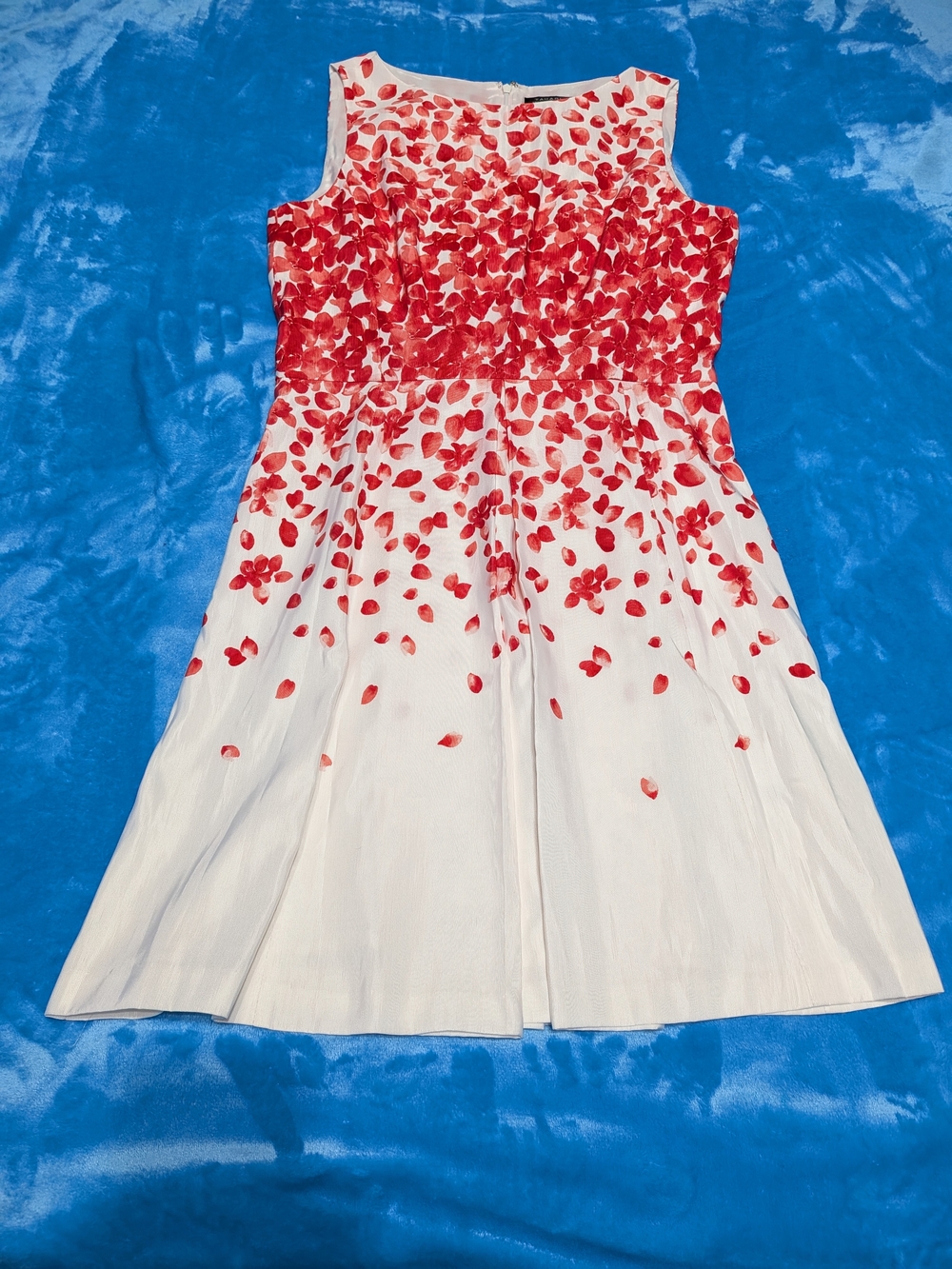 Floral Sleeveless Dress - Effortless Elegance in Bloom